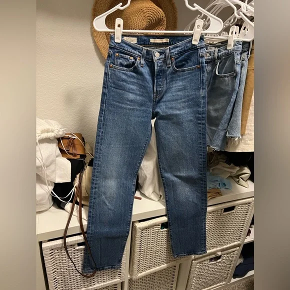 Levi’s Premium Wedgie Straight Leg Jeans - Picture 3 of 10